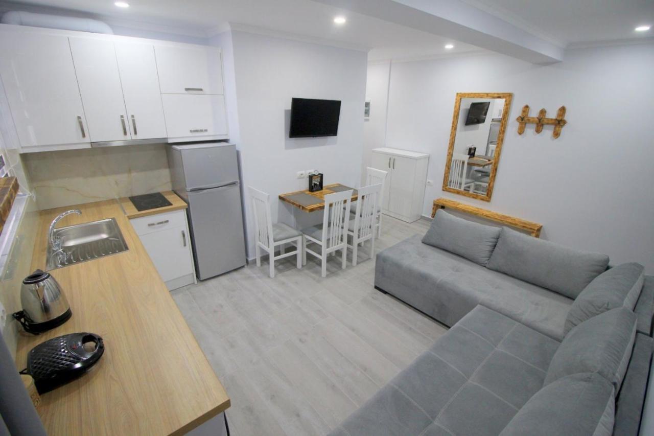 J&M Luxury Apartments Saranda Exterior photo